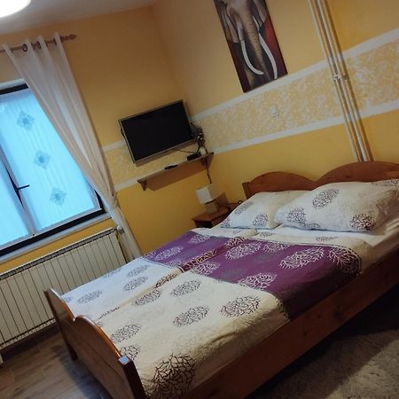 Guest House Kmecki Hram Fortuna Idrija Exterior photo