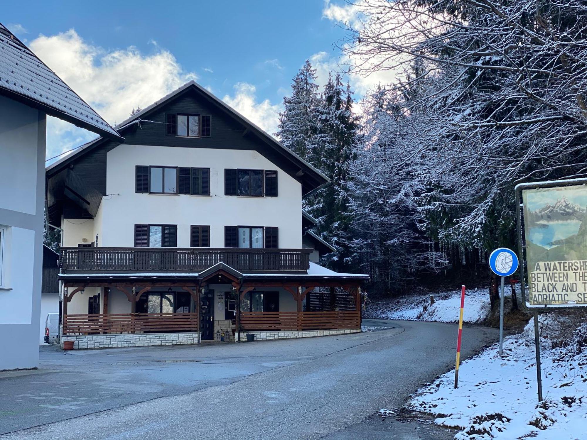 Guest House Kmecki Hram Fortuna Idrija Exterior photo