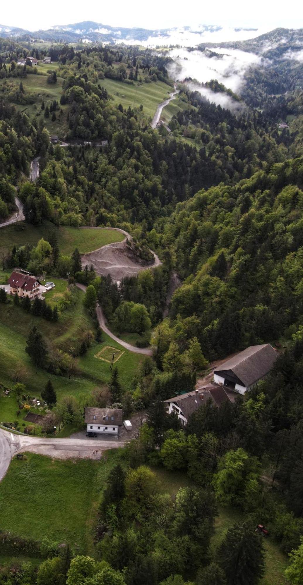 Guest House Kmecki Hram Fortuna Idrija Exterior photo