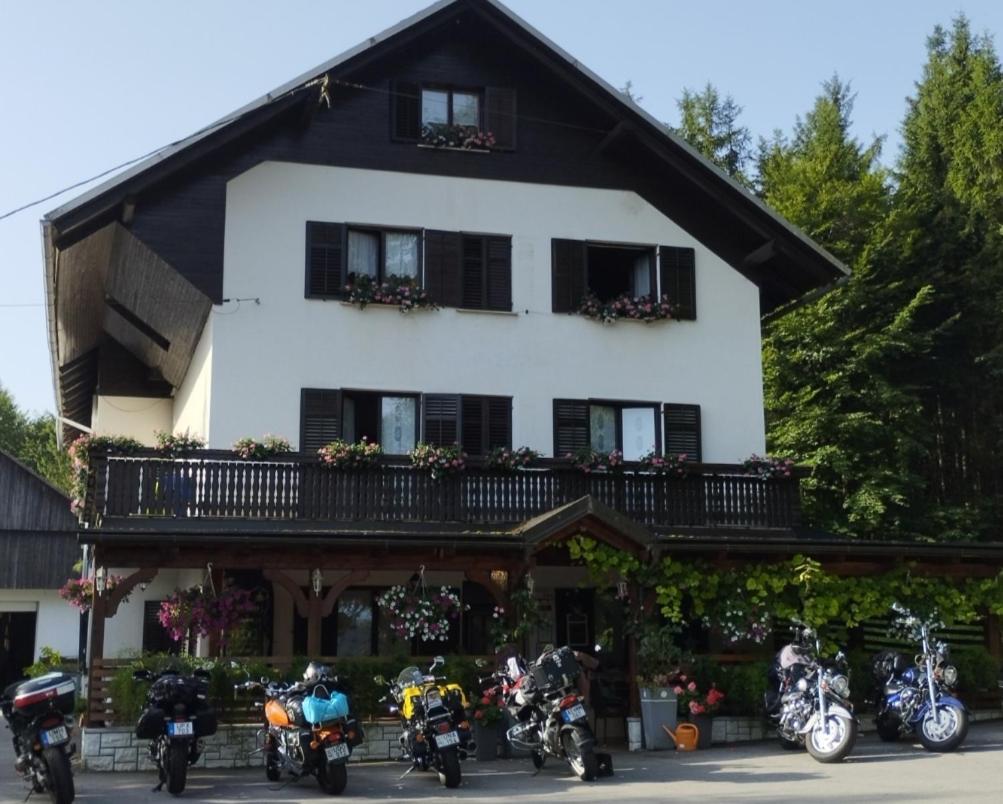 Guest House Kmecki Hram Fortuna Idrija Exterior photo