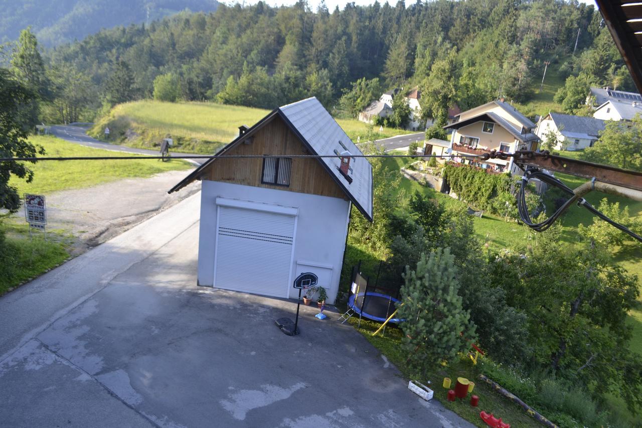 Guest House Kmecki Hram Fortuna Idrija Exterior photo